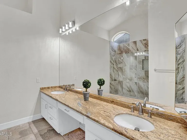 5434 E Campo Bello Dr — Photo 16