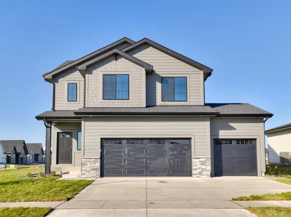 8206 Buckley Ct, Johnston, IA 50131
