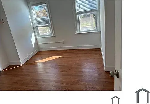 921 48th St NE — Photo 3