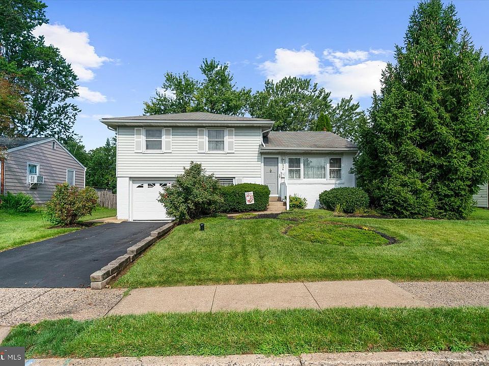 1st image of 536 Poplar St