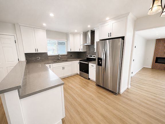 2nd image of 888 Leith Ave