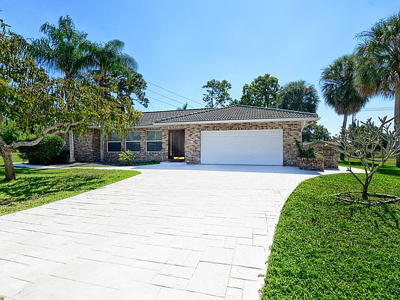 2nd image of 2334 Timbercreek Circle NW