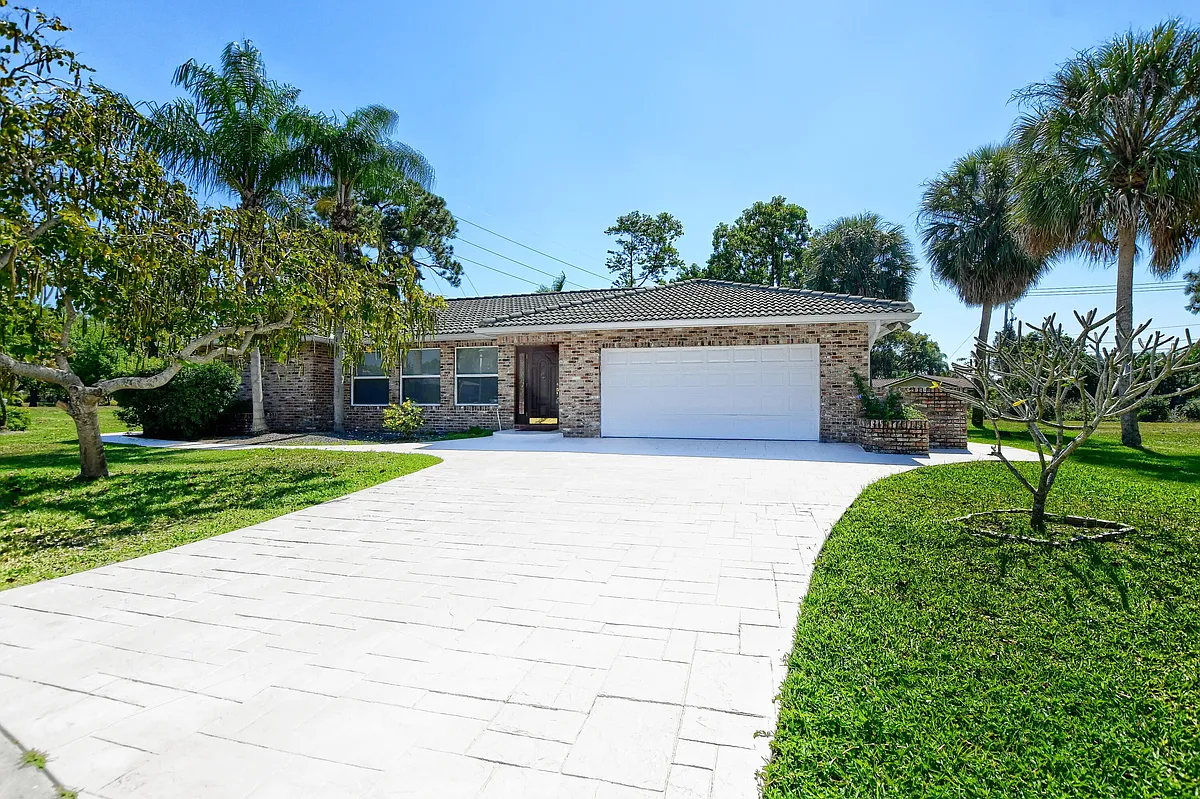 Building Photo - 2334 NW Timbercreek Cir