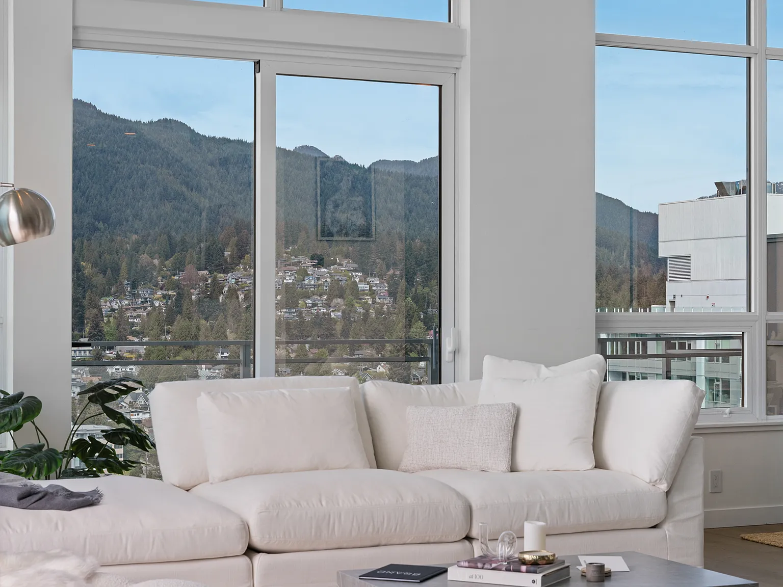 2403 East 14th, North Vancouver — Photo 4