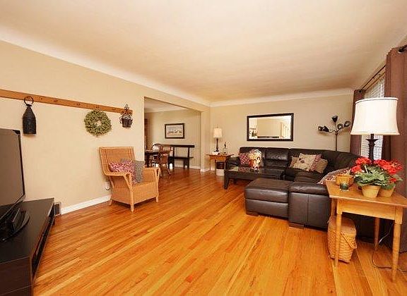 4th image of 9633 Leebrook Dr
