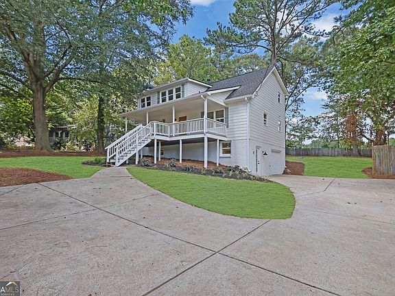2nd image of 302 Hickory Ln