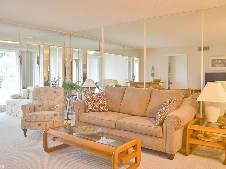 135 Palm Dr #12 — Photo 4