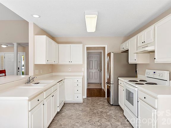 4th image of 279 Stonehollow Rd