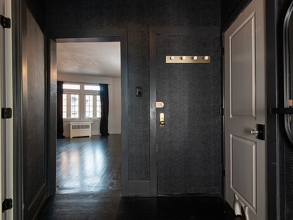 5th image of 819 E 53rd St #3