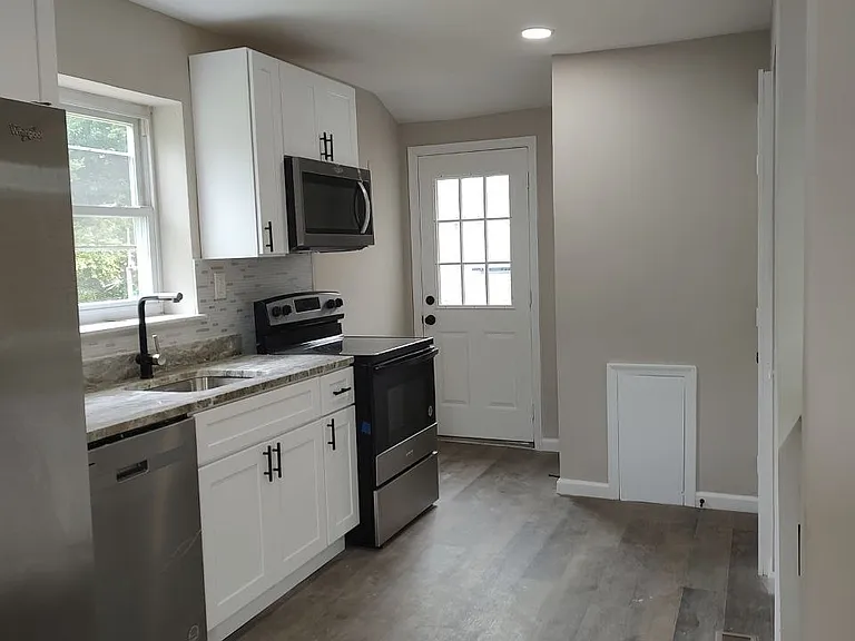 2420 Griffen St — Photo 6