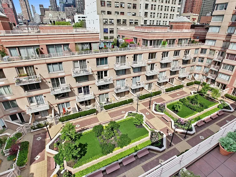 350 W 50th St #34C — Photo 13
