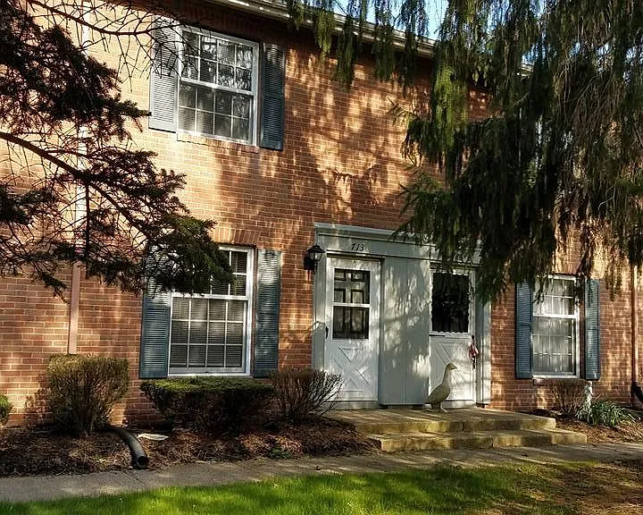 713 Lakeview Dr — Photo 1