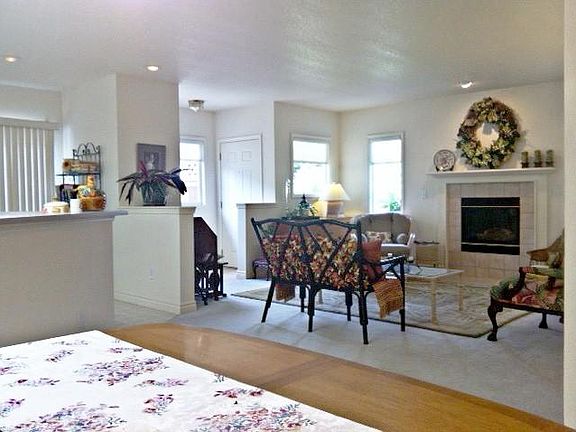 4th image of 4818 Stratford Ln SE