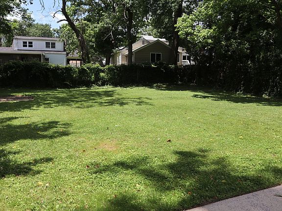 3rd image of 302 Broadwood Dr
