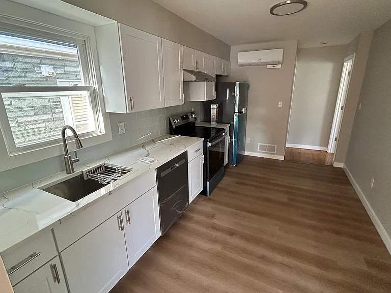 1 Kingsland Ave #3 — Photo 1