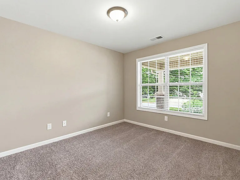 2545 Milsom Ln — Photo 17