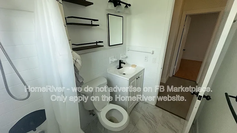 2 bed, 2.0 bath, 1320 sqft, $1,595 — Photo 2