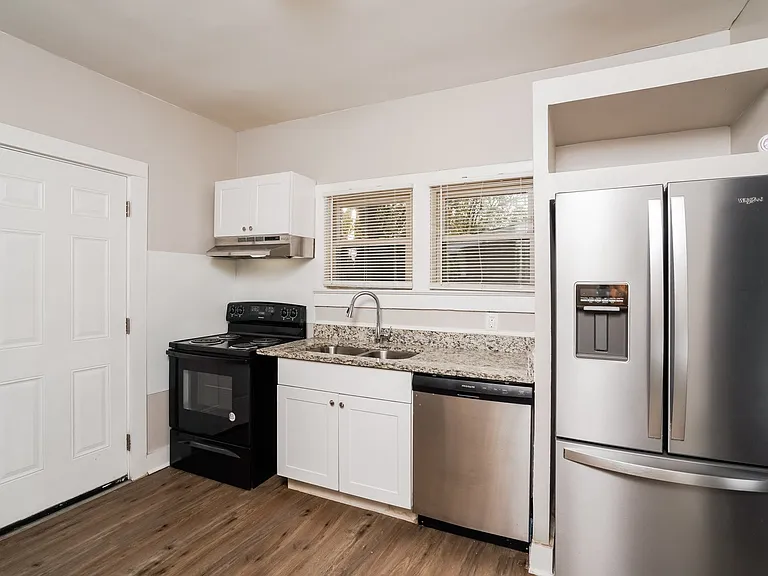 1033615_023_kitchen_13299187.jpg