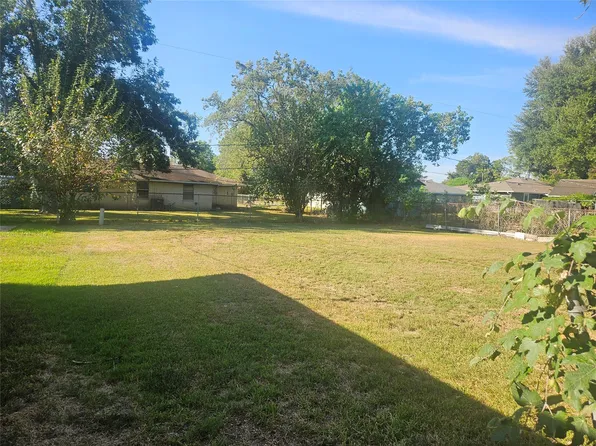 1105A Yorktown St, Richmond, TX 77469