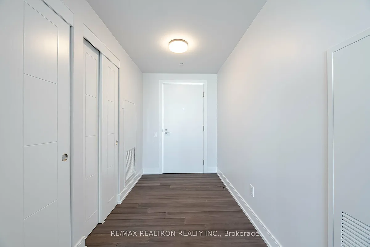Building Photo - 2525 Bathurst St #1009