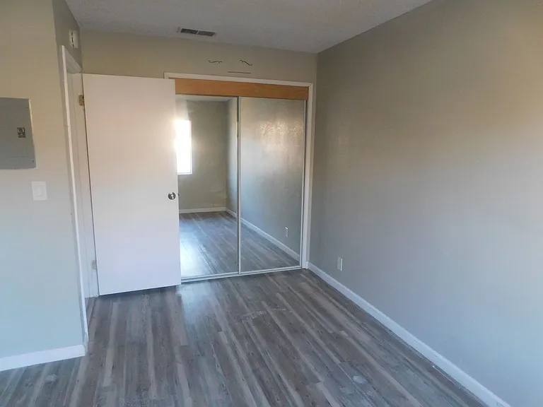 513 E Ridgecrest Blvd — Photo 18