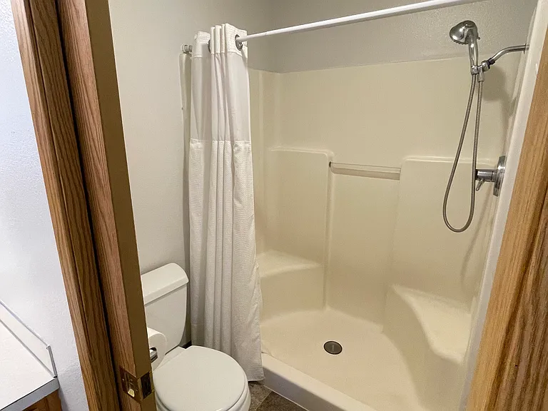 506 Southgate Dr S — Photo 9