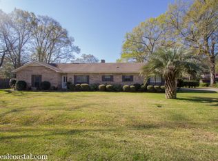 215 W Camellia Ave, Foley, AL 36535