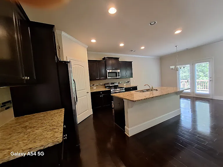 1310 Newbridge Cir — Photo 11