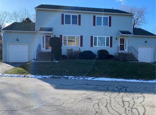 21 Governors Hl, West Warwick, RI 02893