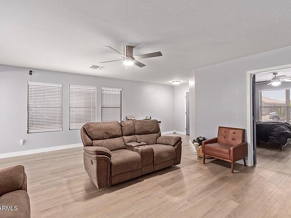 4th image of 10658 E BALMORAL Avenue