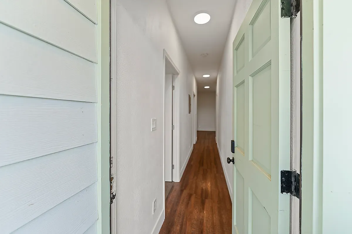2 bed, 900 sqft, $1,799 — Photo 1