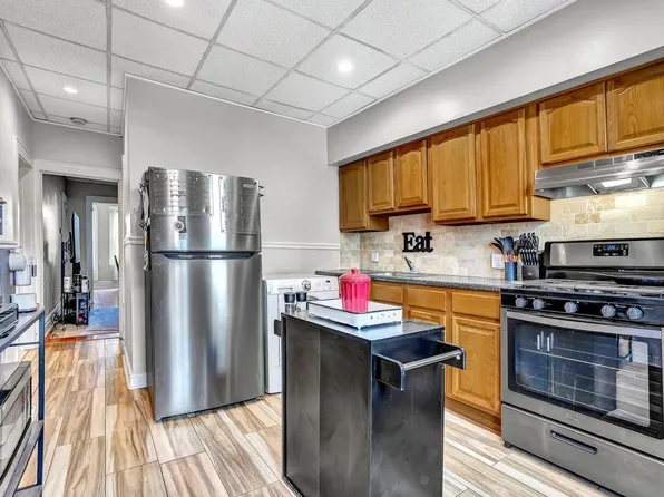 699 Elm Street image 16 of 39