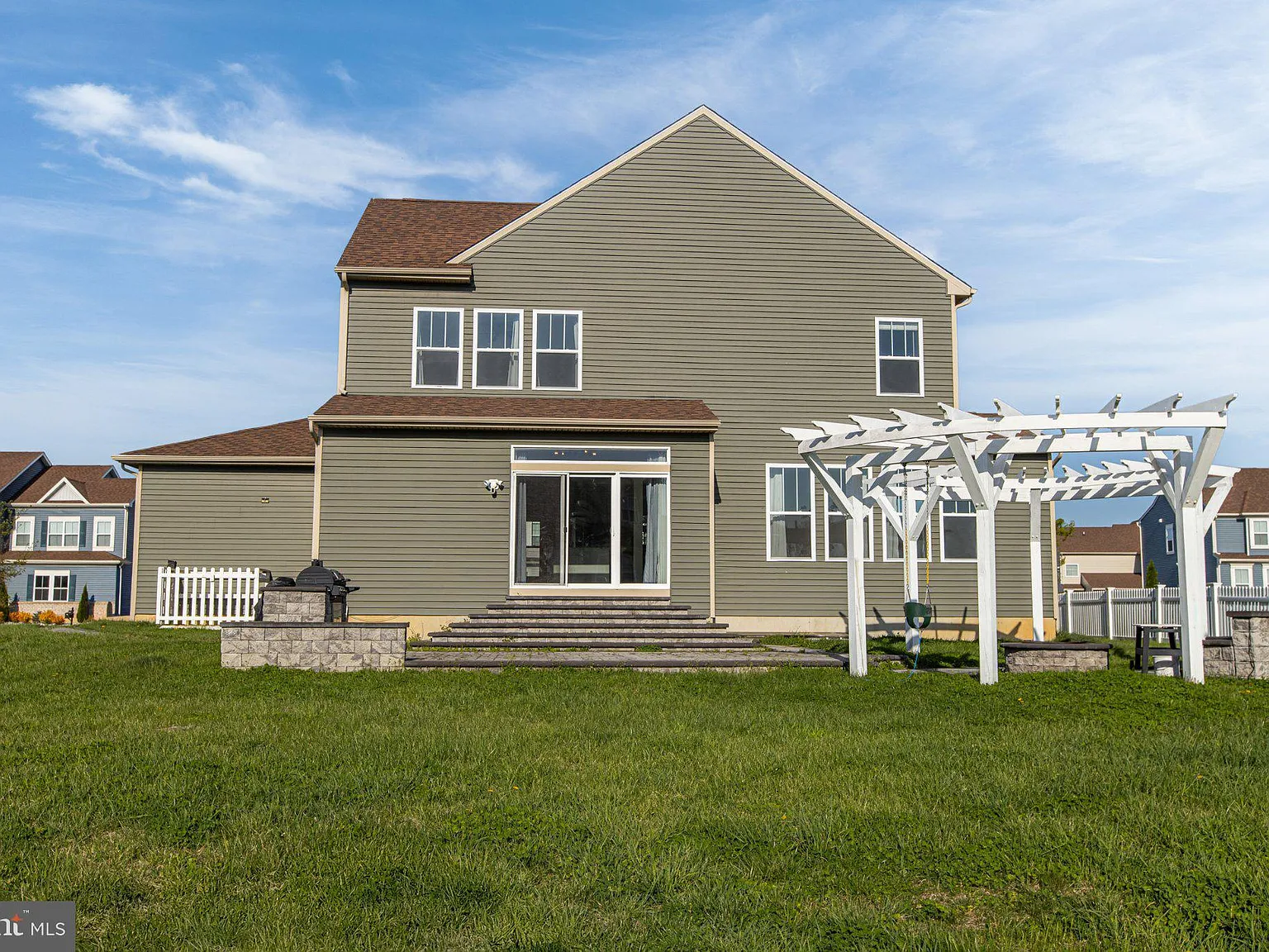 4 bed, 3.5 bath, 5345 sqft, $4,000 — Photo 3