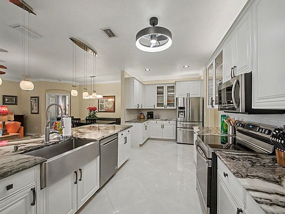 3rd image of 529 Waverly Circle