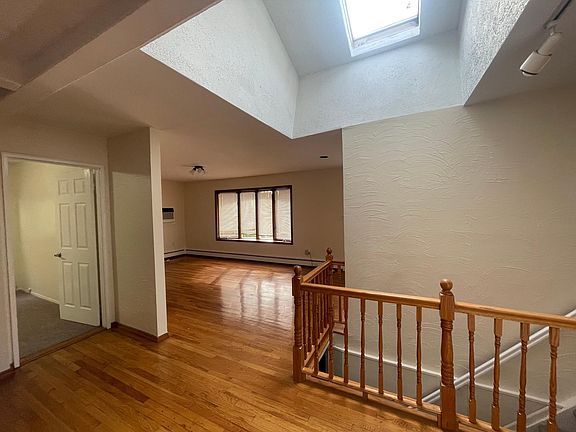 5th image of 7 Saddler Ct