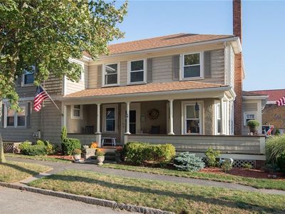 4 Constitution St, Bristol, RI, 02809