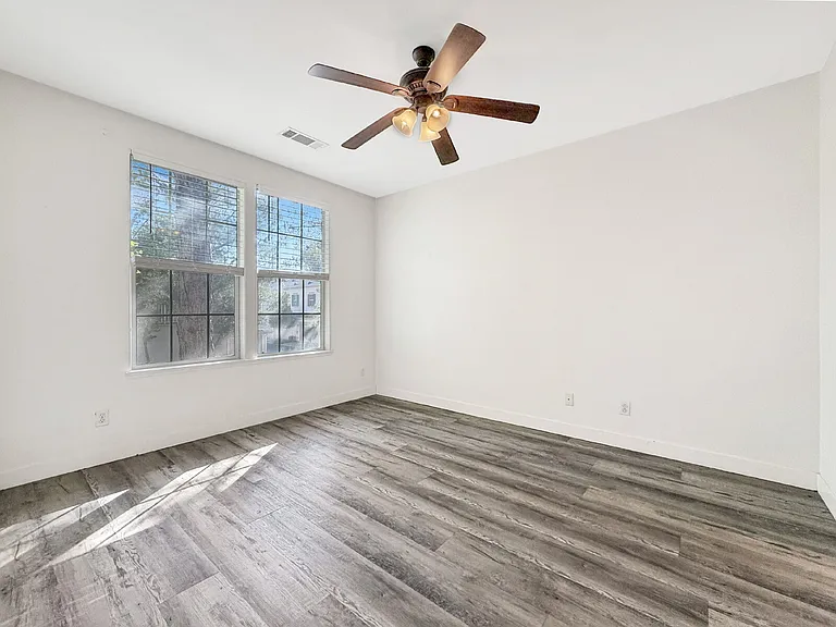 27044 Victoria Ln #103 — Photo 11