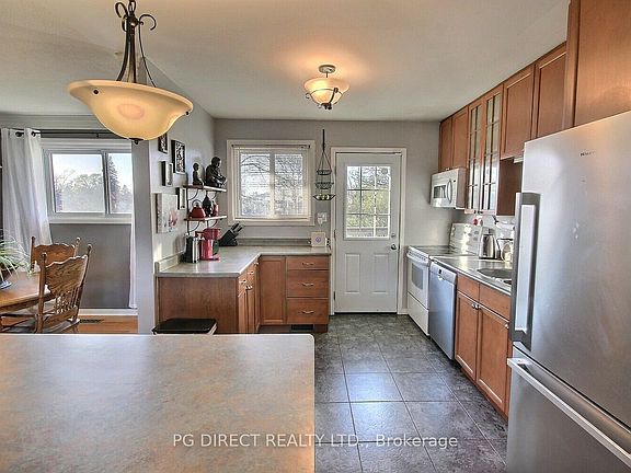 4th image of 49 Janlyn Cres