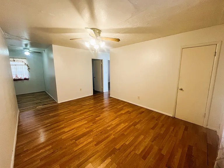 6400 S Byers Ave — Photo 3
