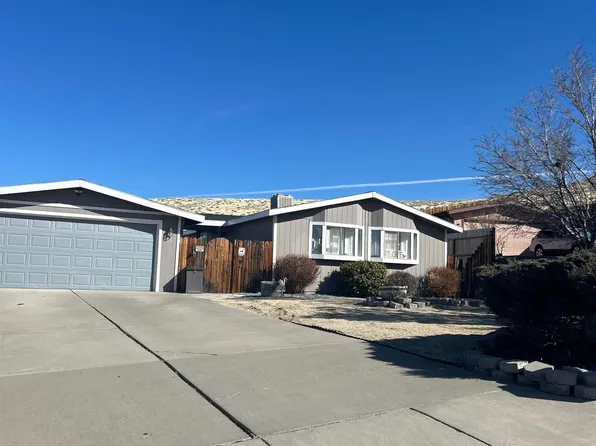 575 Summerhill Dr, Sun Valley, NV 89433
