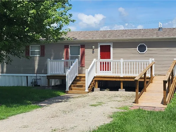 222 E North 2nd St, Stewardson, IL 62463