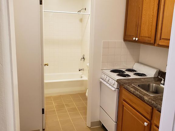 3rd image of 1130 16th Ave Unit Rear