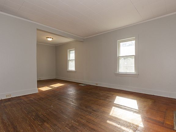4th image of 530 S 27th St
