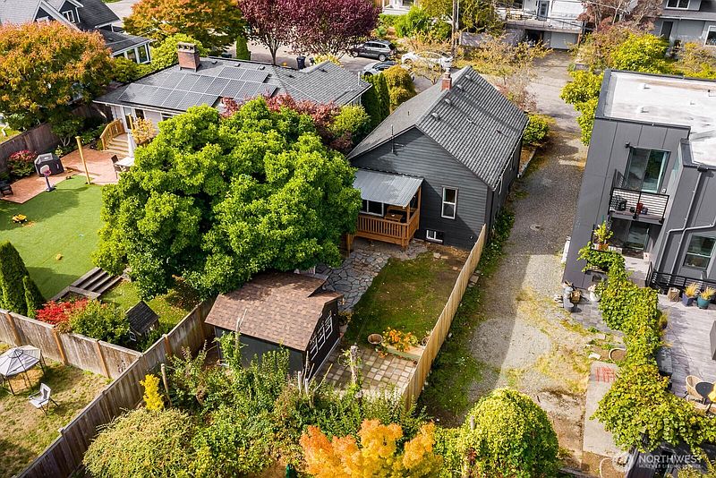 2nd image of 4430 29th Avenue W