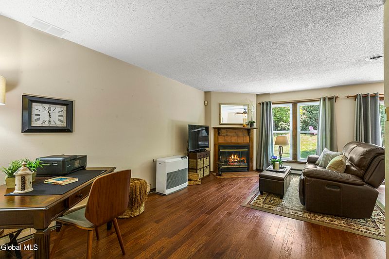 5th image of 4 Westchester Court