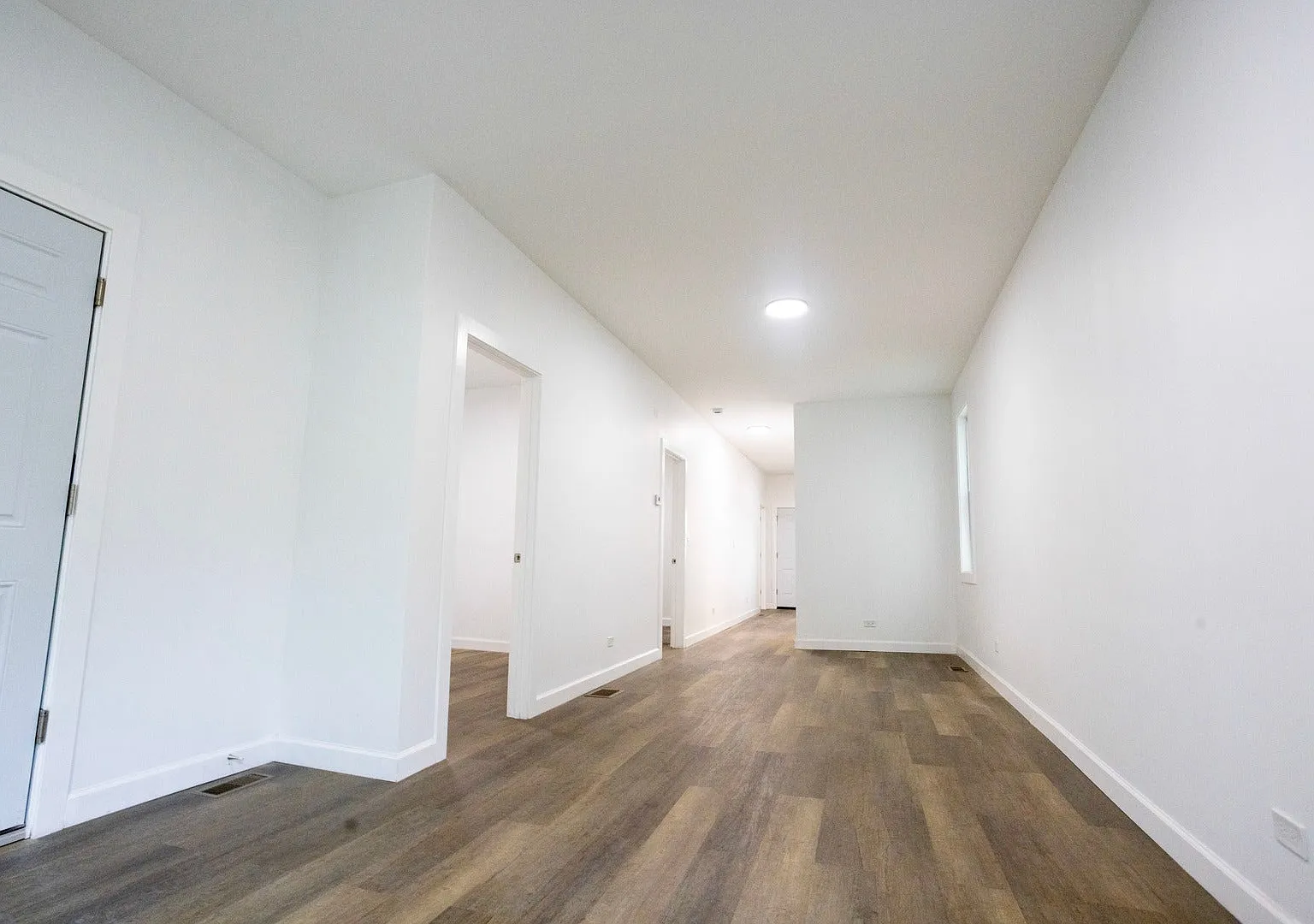 3 bed, 1.0 bath, 1200 sqft, $1,700 — Photo 4