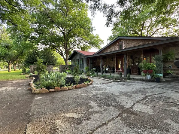 4000 Pecan Ln, Benbrook, TX 76116