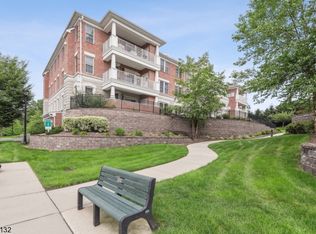 121 Four Seasons Dr #121, Caldwell, NJ 07006