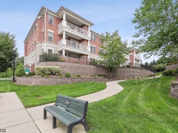 121 Four Seasons Dr #121, North Caldwell Boro, NJ 07006