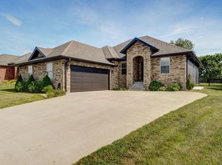 1402 E Fairwind, Ozark, MO 65721